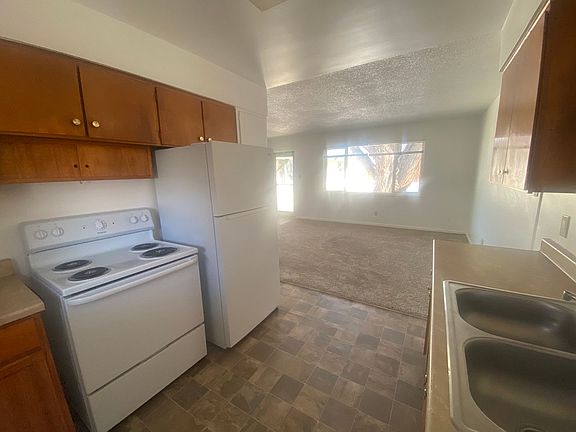 4th image of 1504 N Stewart St #1504