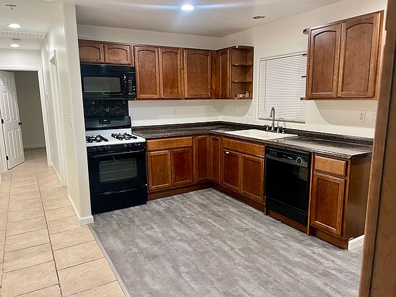 2nd image of 43780 Buena Cir