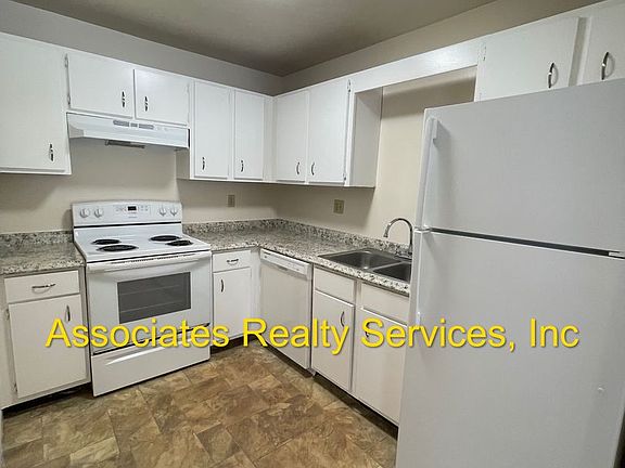 4th image of 3914 SW 26th Dr #E