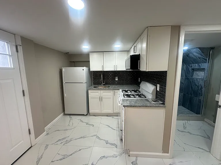 2514 S Alden St #1 — Photo 3