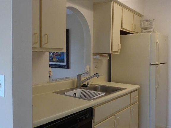 4th image of 120 Dorchester Sq