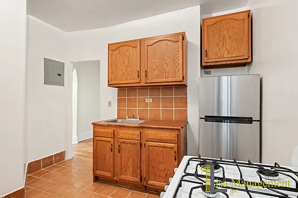 Rented by Lisa Management Inc | media 10