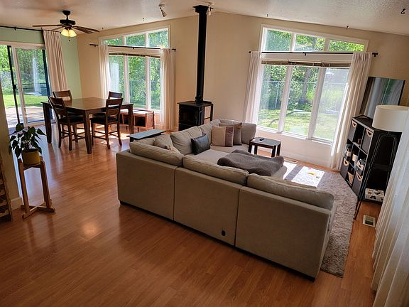 3rd image of 901 N Richmond Ln