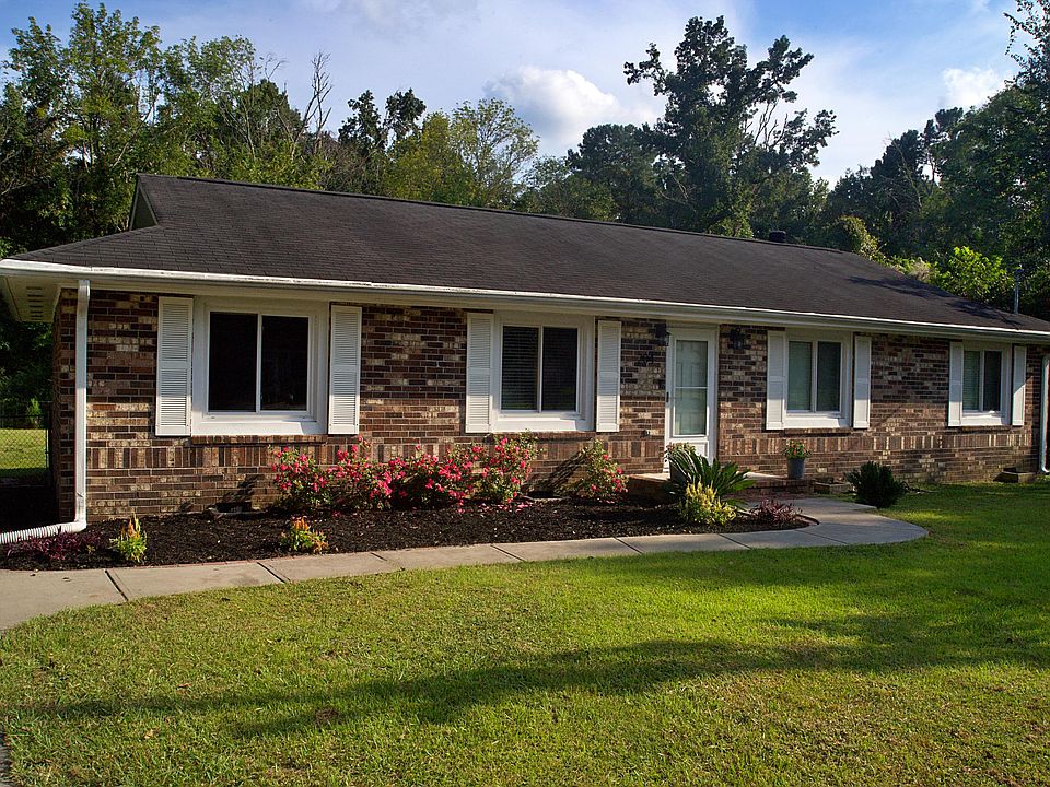 1st image of 204 Sprucewood Dr