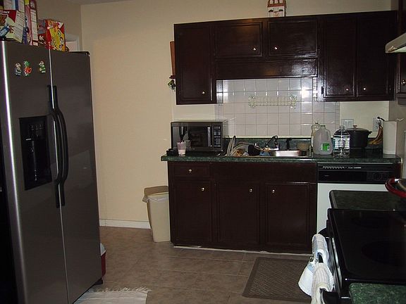 other side of kitchen