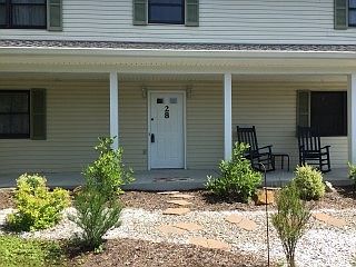 2nd image of 28 Wooded Run Dr