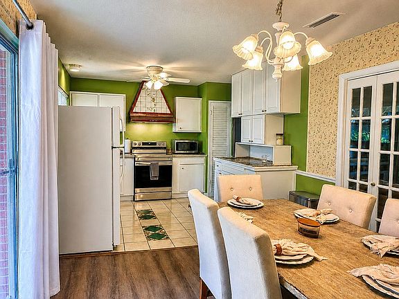 3rd image of 106 Cedar Dr
