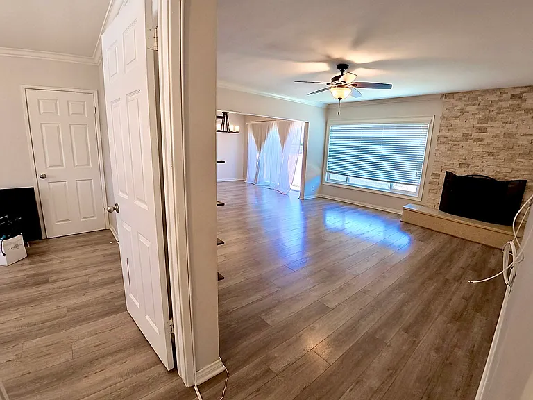 10946 Danbury St — Photo 3