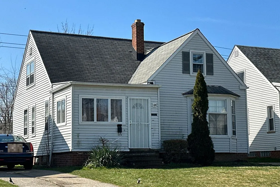 12404 Oak Park Blvd photo 1