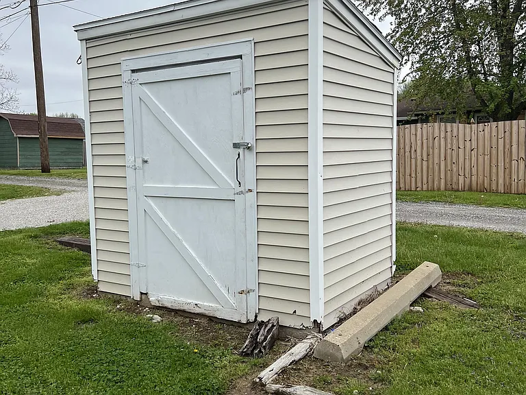 1105 N Indiana St — Photo 11