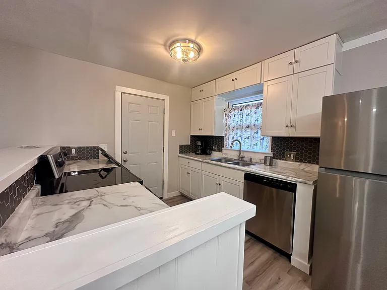 2437 S Kings Ave — Photo 11
