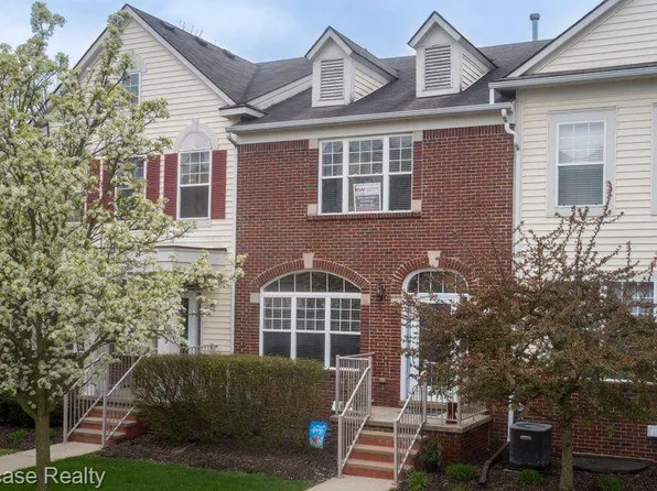 12108 Egret Ln, Walled Lake, MI 48390