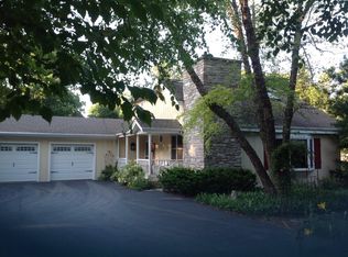 28W134 Garys Mill Rd, Winfield, IL 60190