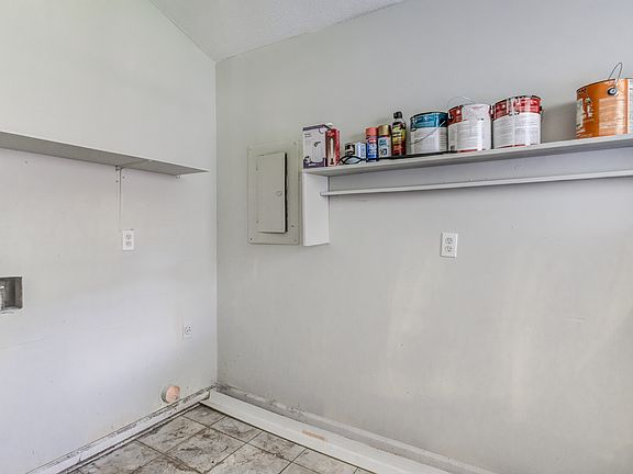 4th image of 4505 Castlebar Dr