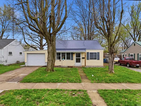 611 E Randolph St, Angola, IN 46703