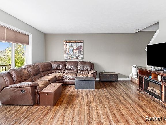 2nd image of 7926 Blain Meadow Ct SE
