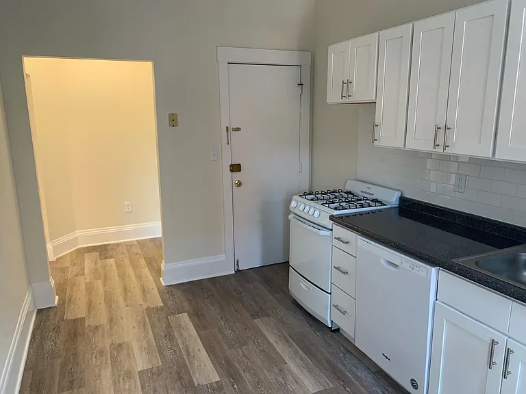 7 Mount Hood Rd #3 — Photo 2