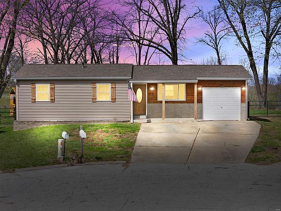 2nd image of 298 Emerald Ct