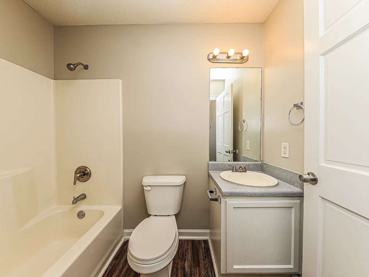 3 bed, 2.0 bath, 1100 sqft, $1,745 — Photo 4