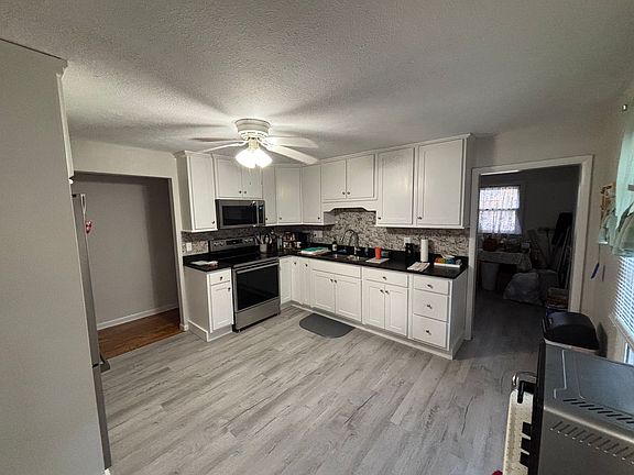 3rd image of 325 Winter Dr