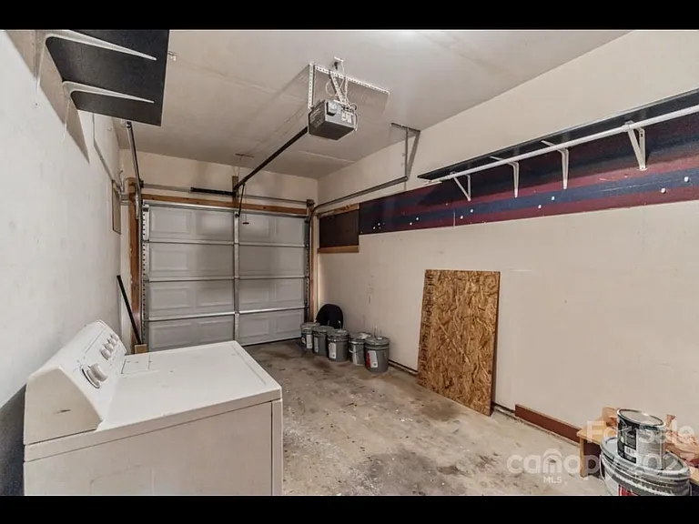 7811 Lennoxshire Ln — Photo 23