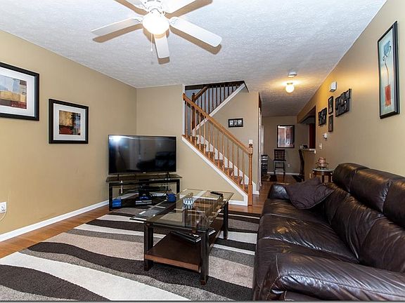 4th image of 300 Stockton Cir