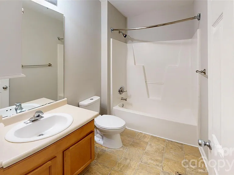 537 Donatello Ave — Photo 12