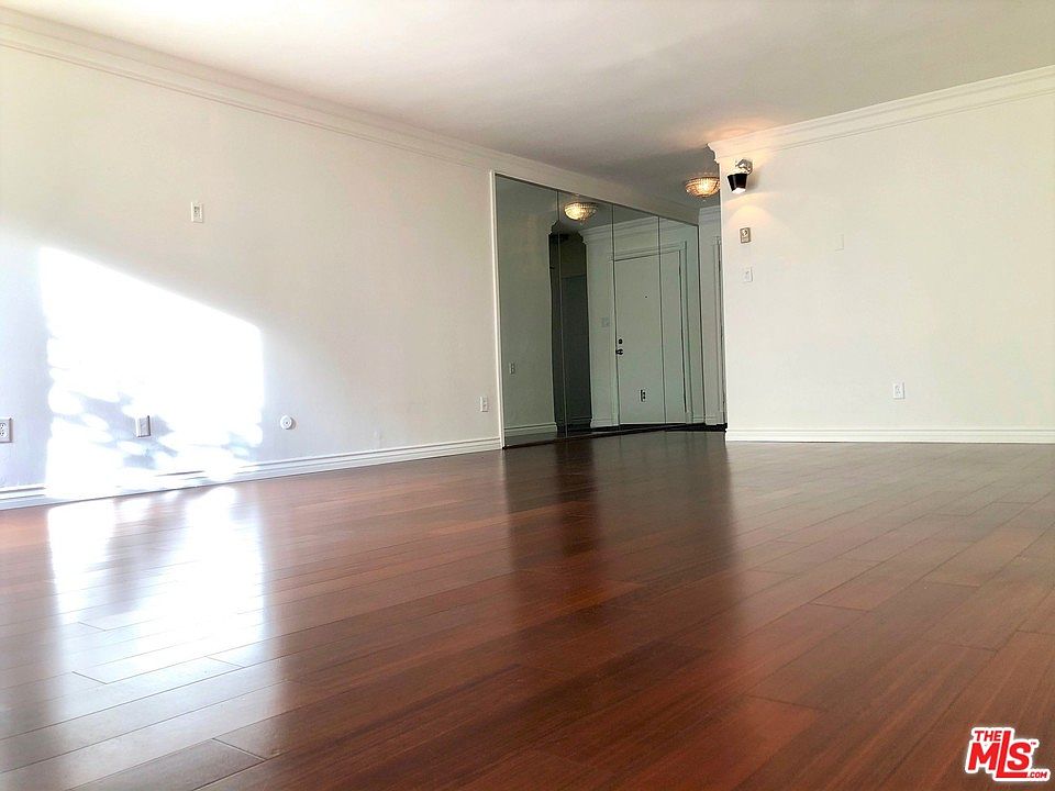1st image of 960 Larrabee St APT 327