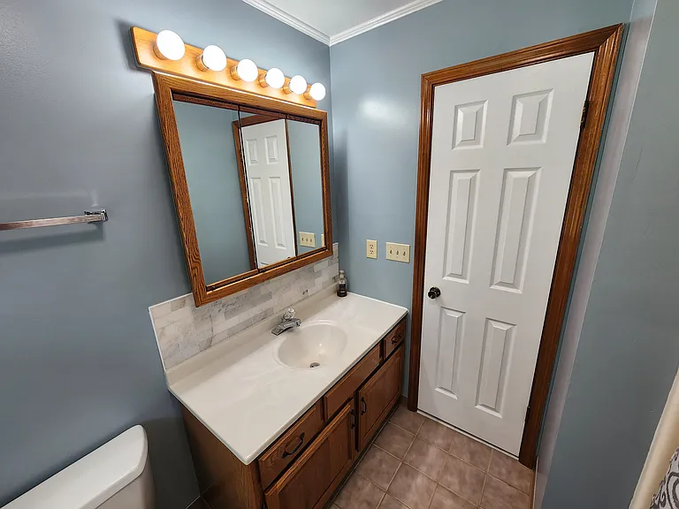 27 Valley St #A — Photo 8