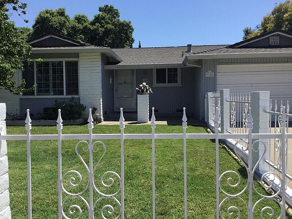 3rd image of 3105 Rosemont Dr