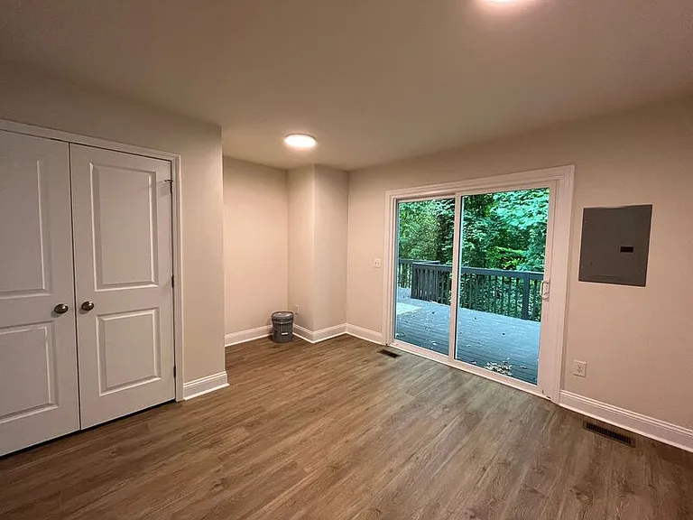 212 N Peartree Ln #E — Photo 4