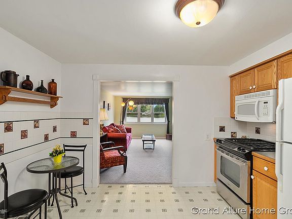 5th image of 2183 Van Dyke St