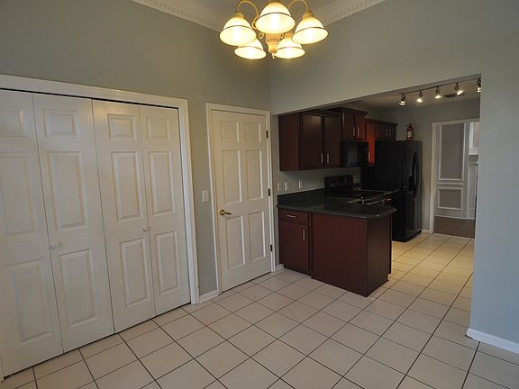 4th image of 1824 Powder Springs Dr