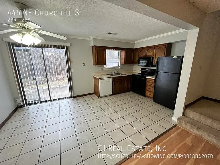 445 NE Churchill St — Photo 4