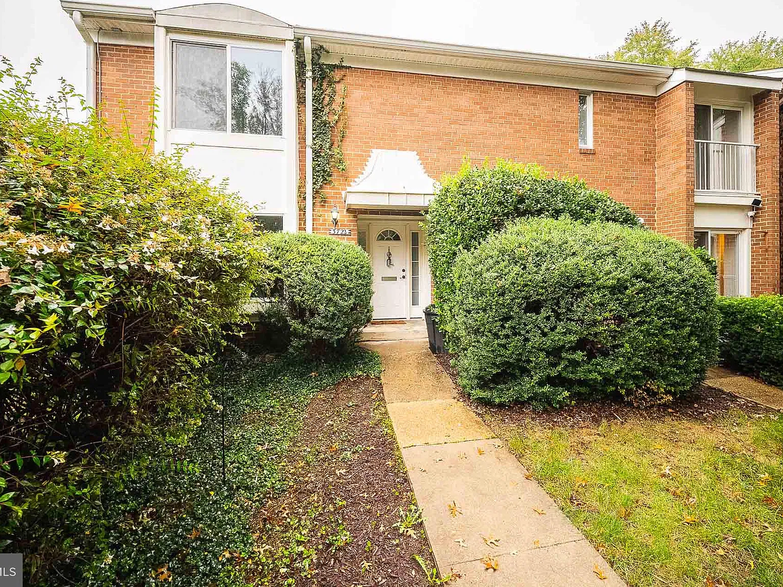 3 bed, 2.5 bath, 1610 sqft, $2,700 — Photo 2