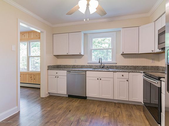 4th image of 110 Norfolk Ct