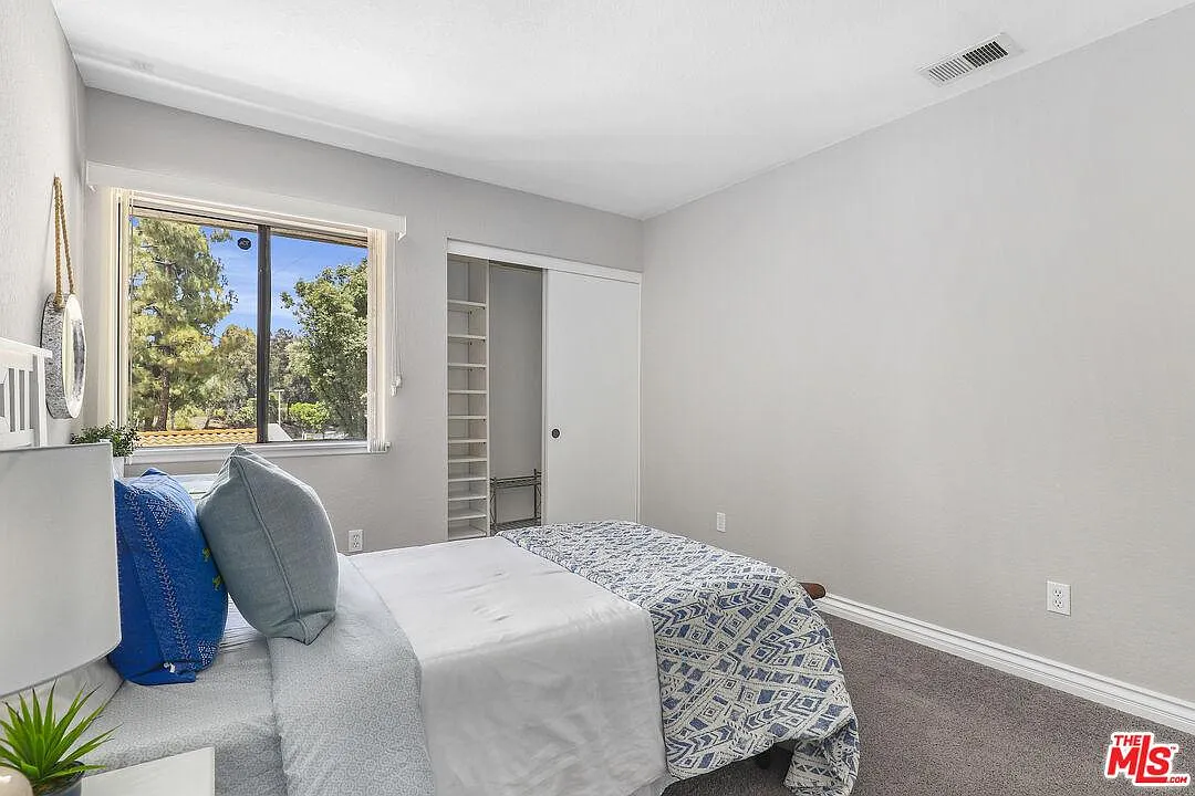 2 bed, 1149 sqft, $2,400 — Photo 4