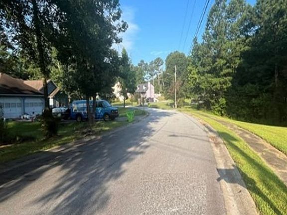 Exterior Neighborhood (street photo)