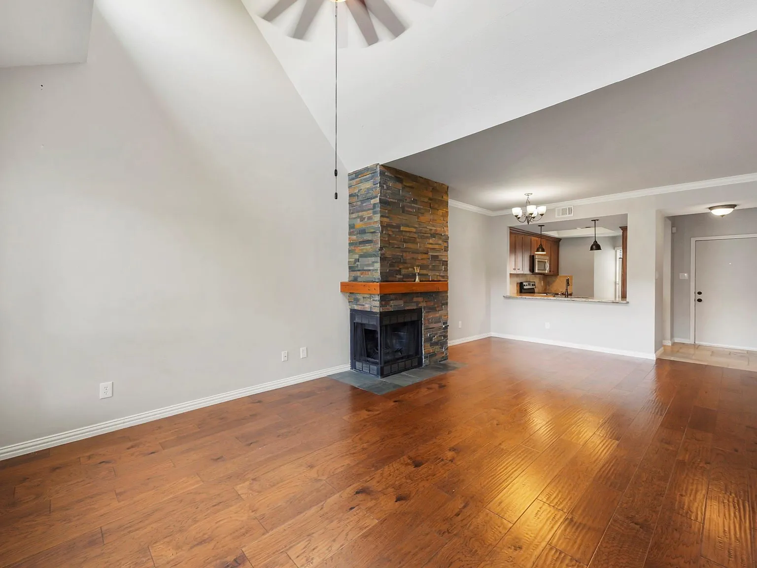 2 bed, 2.0 bath, 997 sqft, $2,000 — Photo 4