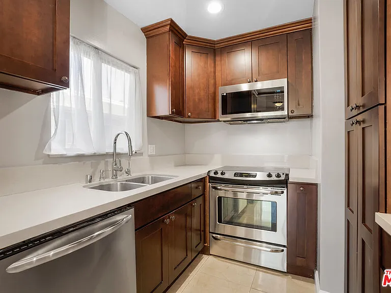 248 S Doheny Dr #6 — Photo 4