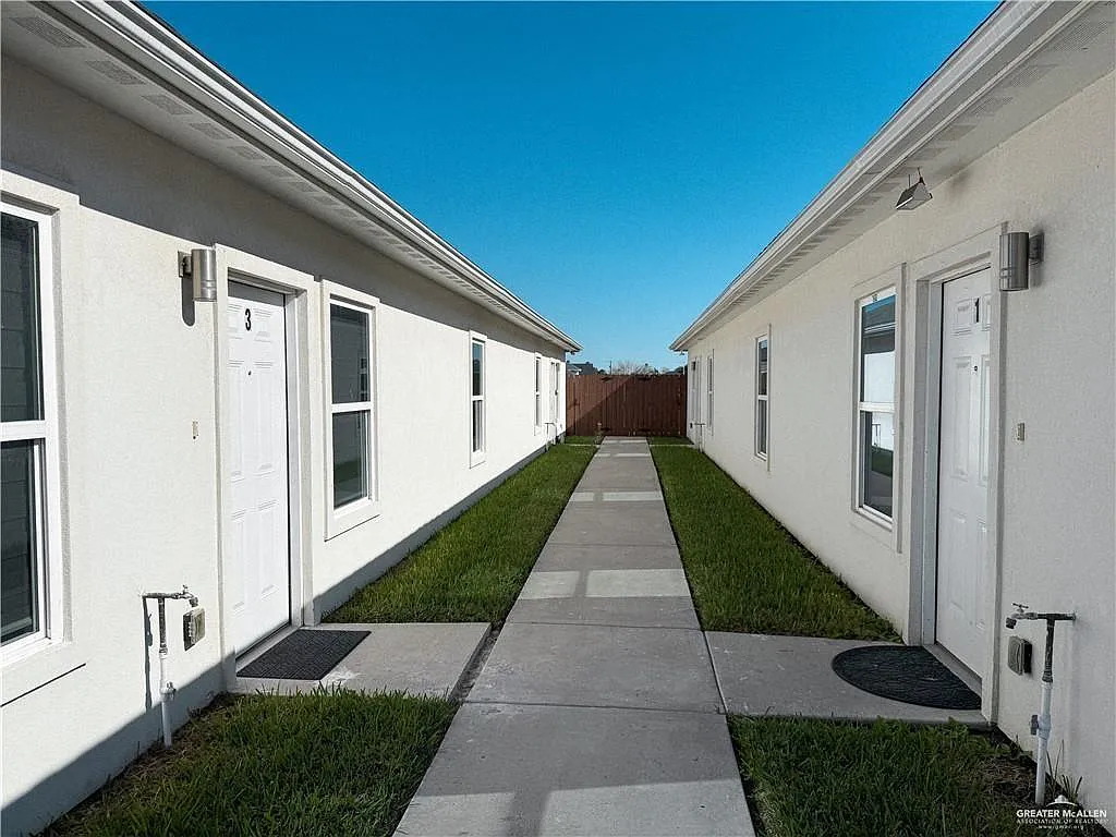 2 bed, 2.0 bath, 4322 sqft, $1,150 — Photo 2