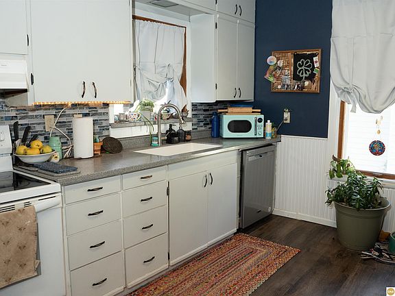 5th image of 171 Maple St