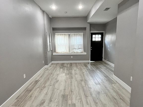 3rd image of 400A Baldwin Ave #1