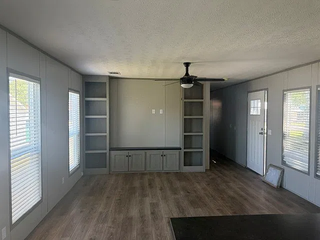 3 bed, 1200 sqft, $1,300 — Photo 4