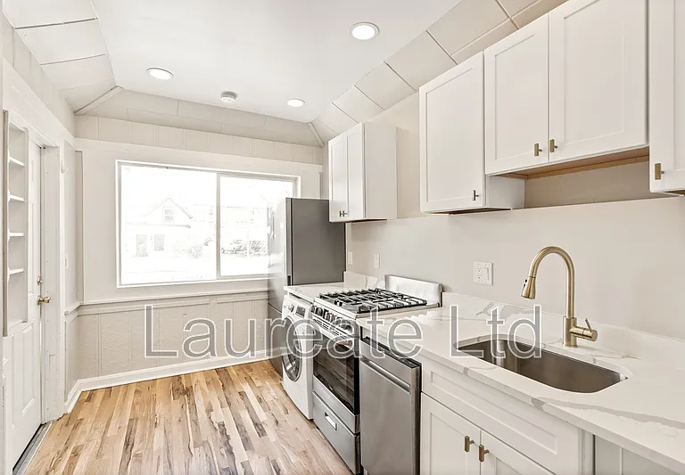 252 N Lincoln St #2 — Photo 4