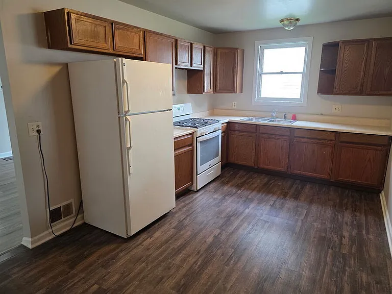 270 E Washington St #1 — Photo 2
