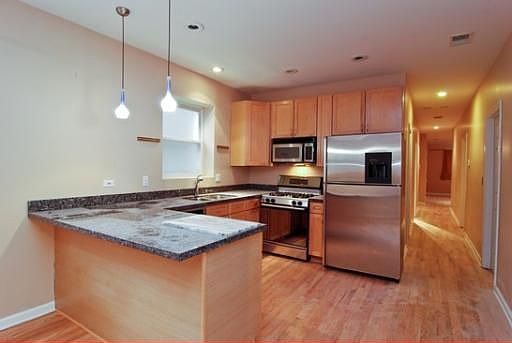 3rd image of 525 N Claremont Ave