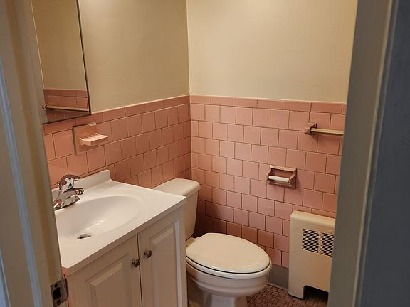 5th image of 3 Woodlawn Ter #1B