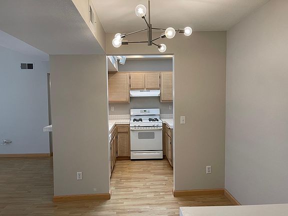 5th image of 24135 Del Monte Dr Unit 214