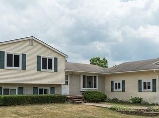 9221 Mayfred Dr, Pinckney, MI